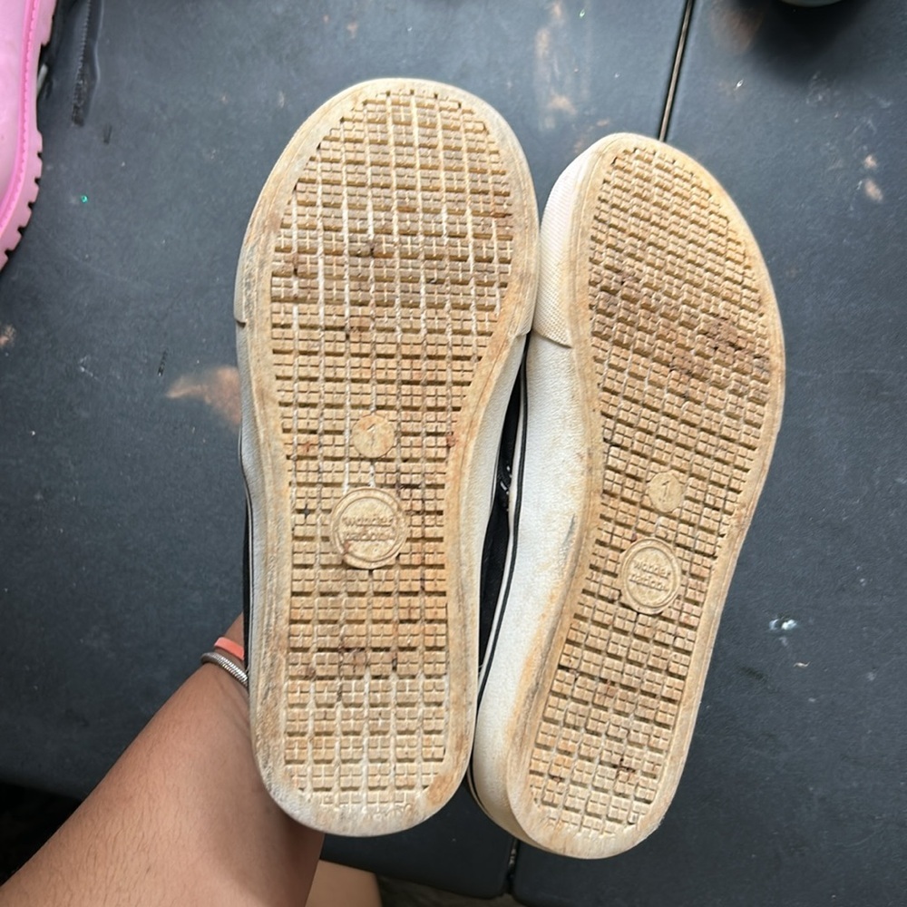 Wonder Nation Black Slip-On Kids Sneakers - Picture 4 of 4